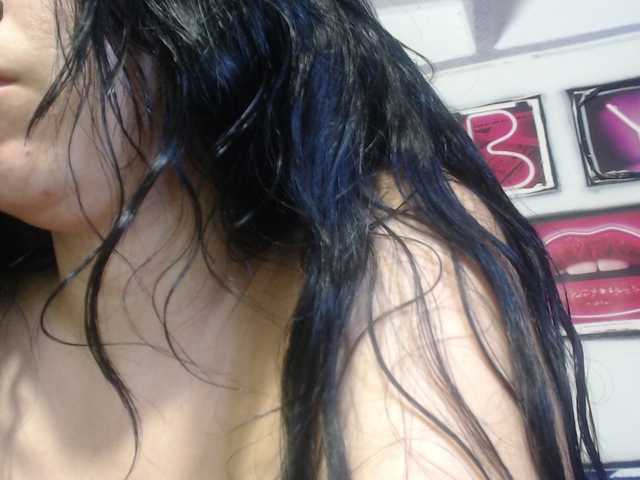 Snapshot of ShanellMoore chatting on April 18, 12:00 pm ShanellMoore online show from April 18, 12:00 pm