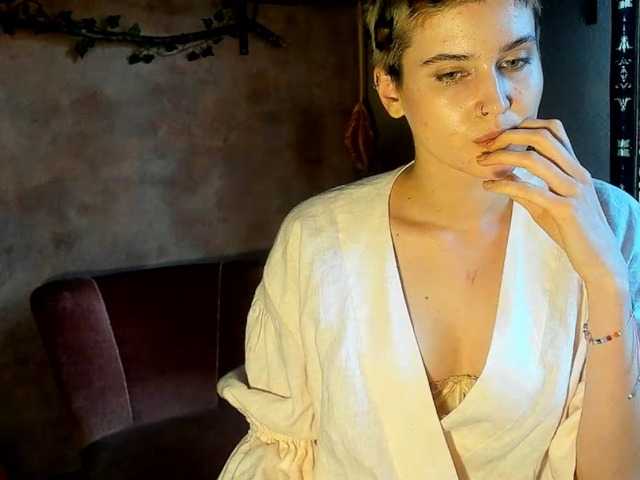 Snapshot of soft-sarah chatting on April 18, 12:00 pm Soft-Sarah online show from April 18, 12:00 pm